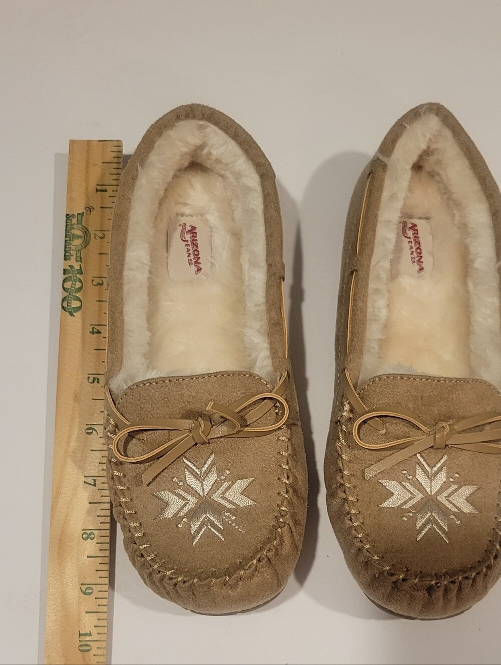 NWOT Size 6 Women's Tan With Cream Snowflake Faux-Fur Lined Moccasin Slippers